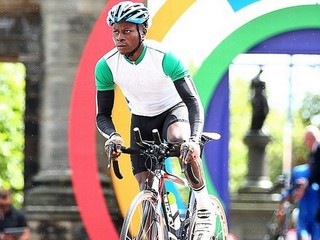 Cyklista zo Sierry Leone sa skrýva pre ebolu