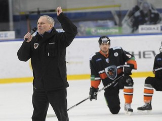 Hokejisti bývalého HC Lev Poprad pred zápasom s Astanou.