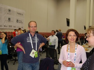 Na snímke zľava kapitán ženského družstva Igor Štohl, v strede hráčka Eva Repková.