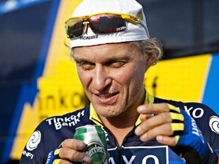 Oleg Tinkov v roku 2005 predal svoj ​​pivovar Tinkoff belgickej skupine InBev za 167 miliónov eur. V roku 2007 založil spoločnosť Tinkoff Credit Systems, ktorá sa stala priekopníkom internetového marketingu v Rusku a dnes patrí medzi najväčšie