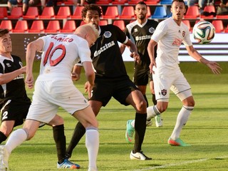 Ján Vlasko strieľa v 28. minúte tretí gól v odvetnom zápase 1. predkola Európskej ligy proti FC Hibernians v Zlatých Moravciach 10. júla.