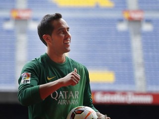 Claudio Bravo predviedol v zápase proti Neapolu neistý zákrok.