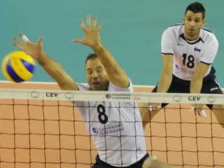 Blokuje Martin Snopko, v súčasnosti volejbalista kazašského Pavlodaru.