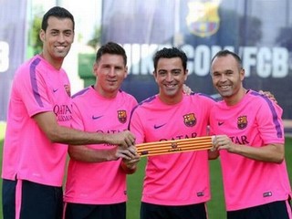 Xavi preberá kapitánsku pásku od Puyola