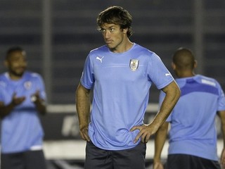 Diego Lugano na tréningu uruguajskej reprezentácie počas MS v Brazílii.