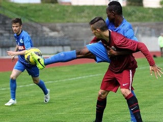 Soune Daniel Soungole v modrom.