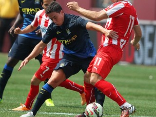 Samir Nasri (v strede).