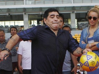 Maradona zase vystrájal a udrel novinára