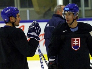 Majstri sveta z Göteborgu 2002 Miroslav Šatan a Peter Bondra sú vášnivými golfistami.