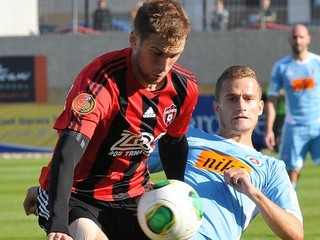 Tomáš Poznar ešte v drese Trnavy vľavo.