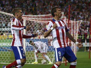 Mario Mandžukič (vpravo) dal svoj prvý dôležitý gól v drese Atletica.