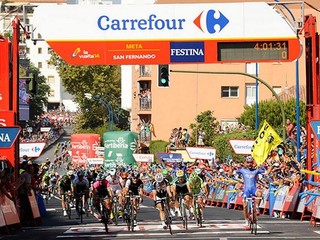 Víťazom druhej etapy sa stal Nacer Bouhanni. Sagan zostal dobrovoľne vzadu.
