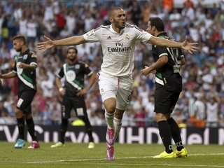 Karim Benzema oslavuje gól Realu Madrid na 1:0.