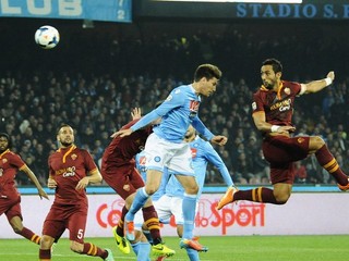 Mehdi Benatia (vpravo).