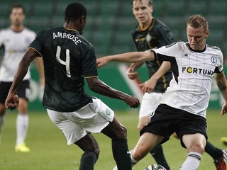 Ondrej Duda (vpravo) v zápase proti Celticu Glasgow.