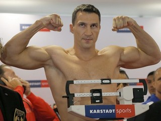 Vladimir Kličko si v tréningu natrhol biceps.