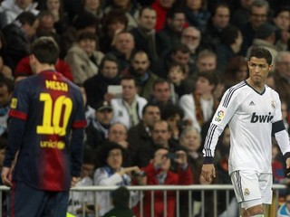 Cristiano Ronaldo (vpravo) a Lionel Messi.