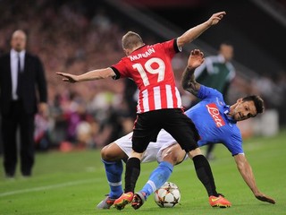 Hráč Athletica Bilbao Iker Muniain (vpredu).