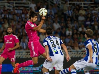 Hráči San Sebastiánu v modro-bielom.