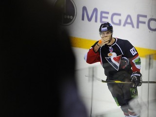 Hráč Slovana Michal Vondrka v Bratislave zostal a opäť začína sezónu v KHL.