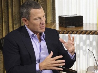 Lance Armstrong sa priznal k užívaniu dopingu.