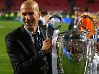 Zinedine Zidane asistoval v poslednej sezóne trénerovi A-mužstva Realu.