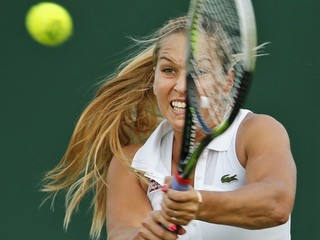 Dominika Cibulková postúpila vo Wimbledone do 3. kola.