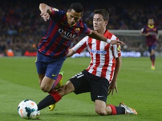 Ander Herrera (vpravo) v súboji s Alexisom Sanchezom.