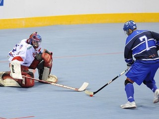 Stanislav Petrík (vľavo) sa stal najlepším hokejbalistom sveta.