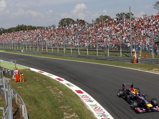 Sebastian Vettel na okruhu v Monze v roku 2013.