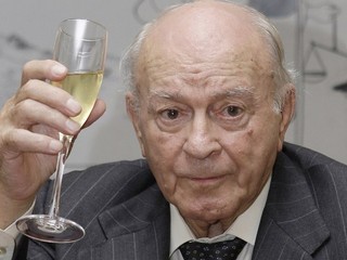 Alfrédo di Stéfano je v nemocnici.