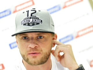 Marián Gáborík odpovedá na otázky počas tlačovej konferencie pri príležitosti podpisu nového kontraktu s Los Angeles Kings. Trenčín, 28. jún 2014.