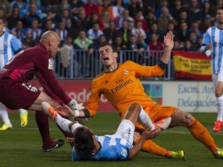 Willy Caballero (vľavo).