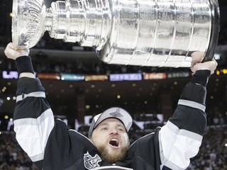 Marián Gáborík so Stanleyho pohárom.