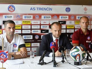Trenčania na predsezónnej tlačovke. Zľava: Martin Ševela, Róbert Rybníček a Miloš Volešák.