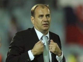 Weiss trpel, ale jeho Kajrat postúpil.