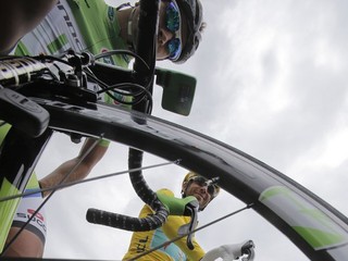 Peter Sagan v zelenom drese vedúceho pretekára v bodovacej súťaži pred štartom 9. etapy.
