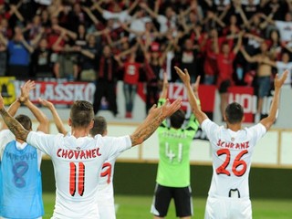 Poďakovanie sa hráčov FC Spartak Trnava divákom po skončení odvety prvého predkola Európskej ligy UEFA proti FC Hibernians v Zlatých Moravciach.