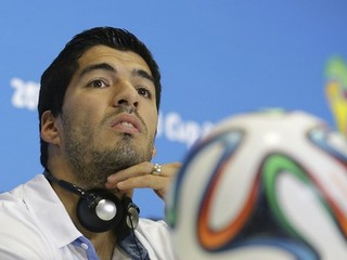 Luis Suárez na MS v Brazílii uhryzol Giorga Chielliniho.