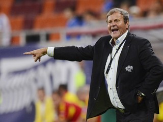 Od  trénera slovenskej futbalovej reprezentácie Jána Kozáka  sa očakáva postup z kvalifikácie na ME 2016 vo Francúzsku.