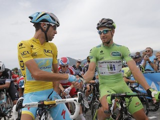 Slovák Peter Sagan a Talian Vincenzo Nibali v žltom.