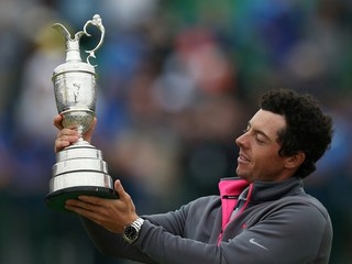 Rory McIlroy s trofejou pre víťaza British Open.