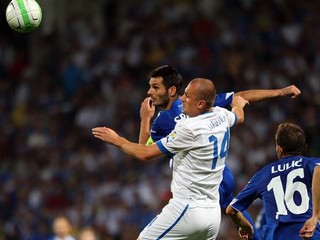 Martin Jakubko (uprostred) počas zápasu Slovensko - Bosna a Hercegovina.