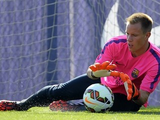 Ter Stegen (na snímke) vraj na Valdésa ešte nedorástol.