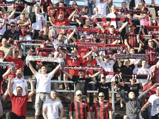 Európska futbalová únia bude kontrovolovať na zápase prejavy rasizmu. Ak sa budú opakovať klubu hrozí trest.