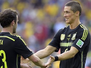 Fernando Torres (vpravo) a Juan Mata počas MS v Brazílii.