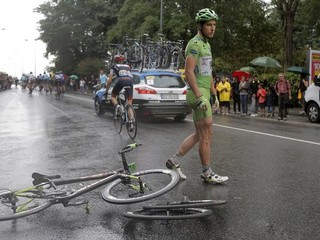 Slovák Peter Sagan v 19. etape Tour spadol tri kilometre pred cieľom.