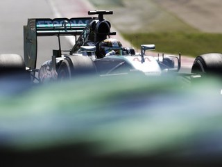 Brit Lewis Hamilton bol pri prvom tréningu v Maďarsku najrýchlejší.