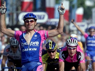 Ján Svorada sa tešil z víťazstva v Paríži v roku 2001.