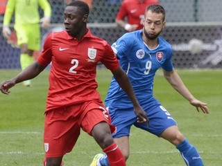 V modrom drese Slovenska Milan Lalkovič.